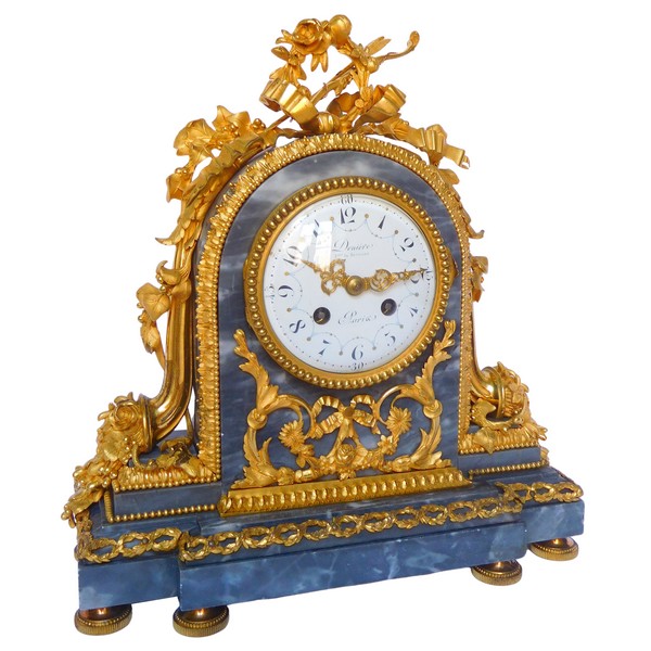 Denière à Paris : pendule en bronze ciselé & doré et marbre bleu Turquin, style Louis XVI, XIXe siècle